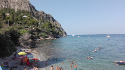 Carabiniere Beach'in fotoğrafı dağlarla çevrili