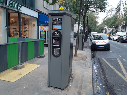 Belib charging station à Paris