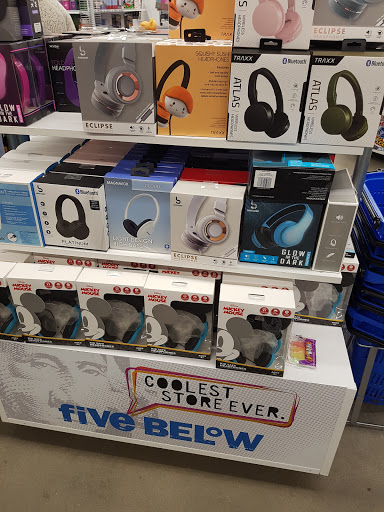 Variety Store «Five Below», reviews and photos, 5900 Poyner Anchor Ln, Raleigh, NC 27616, USA