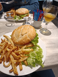 Plats et boissons du Restaurant de hamburgers Sam's burger à Vasles - n°1