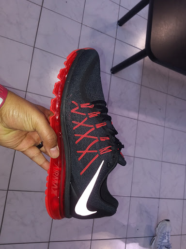 Shoe Store «Footaction», reviews and photos, 151 Crossroads Blvd, Cary, NC 27518, USA