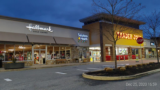 Shopping Mall «Gateway Shopping Center», reviews and photos, 221 E Swedesford Rd, Wayne, PA 19087, USA