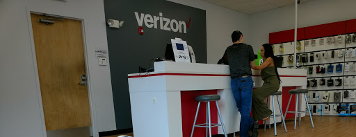 Cell Phone Store «GoWireless Verizon Authorized Retailer», reviews and photos, 19 Manchester Rd #1, Derry, NH 03038, USA