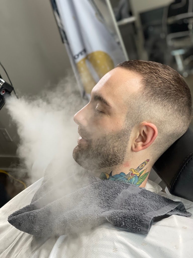 Guapos Barber Lounge 76240