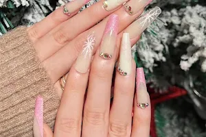 Vivi Beauty Nails image