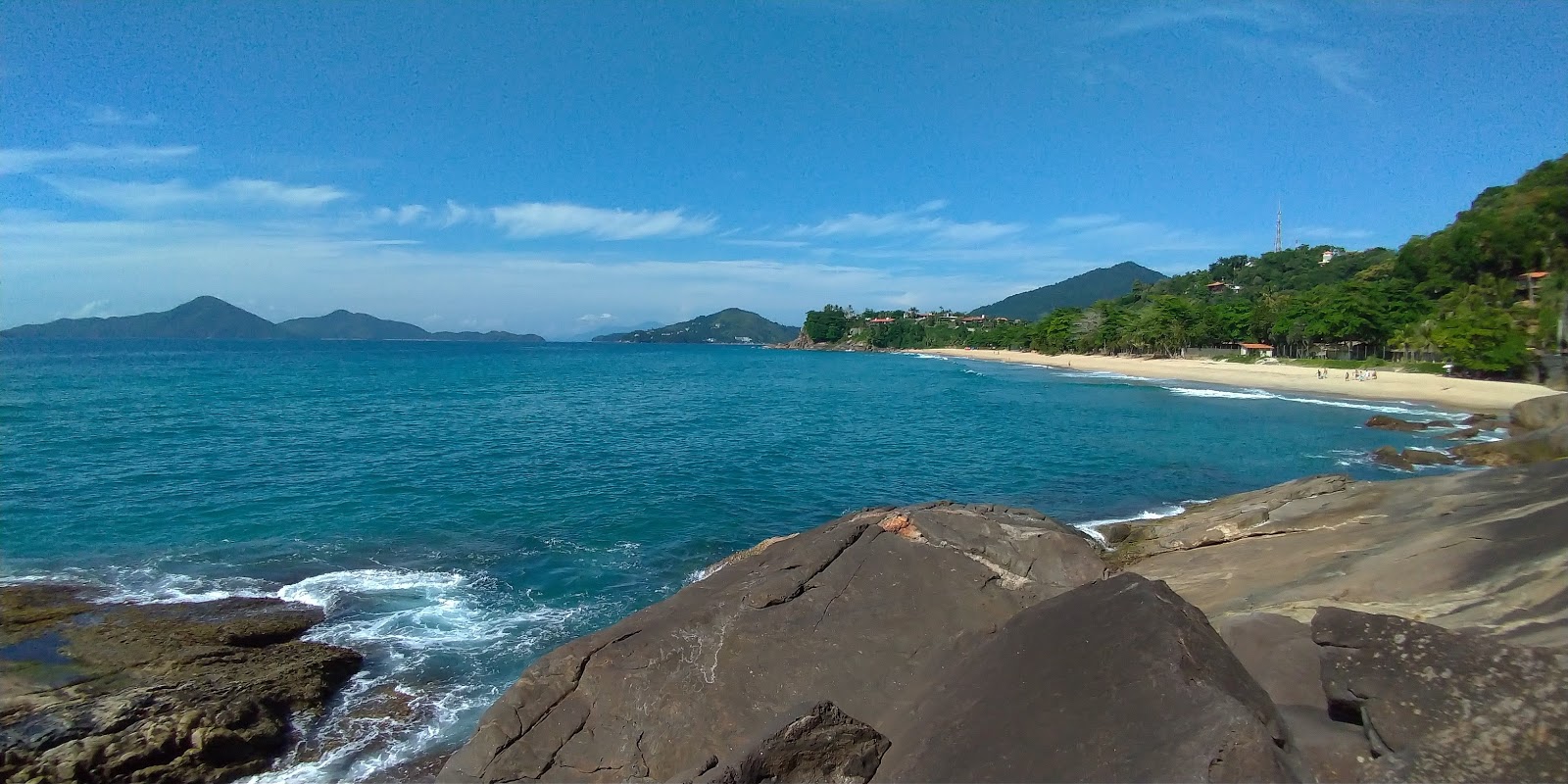 Foto van Vermelha Strand met ruim strand