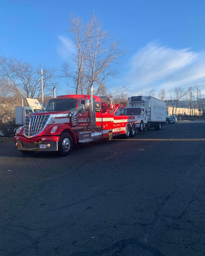 Towing Service «Untouchable Towing & Auto Repair», reviews and photos, 170 N Main St, Middletown, CT 06457, USA