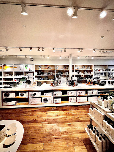 Furniture Store «Crate and Barrel», reviews and photos, 75 W Colorado Blvd, Pasadena, CA 91105, USA