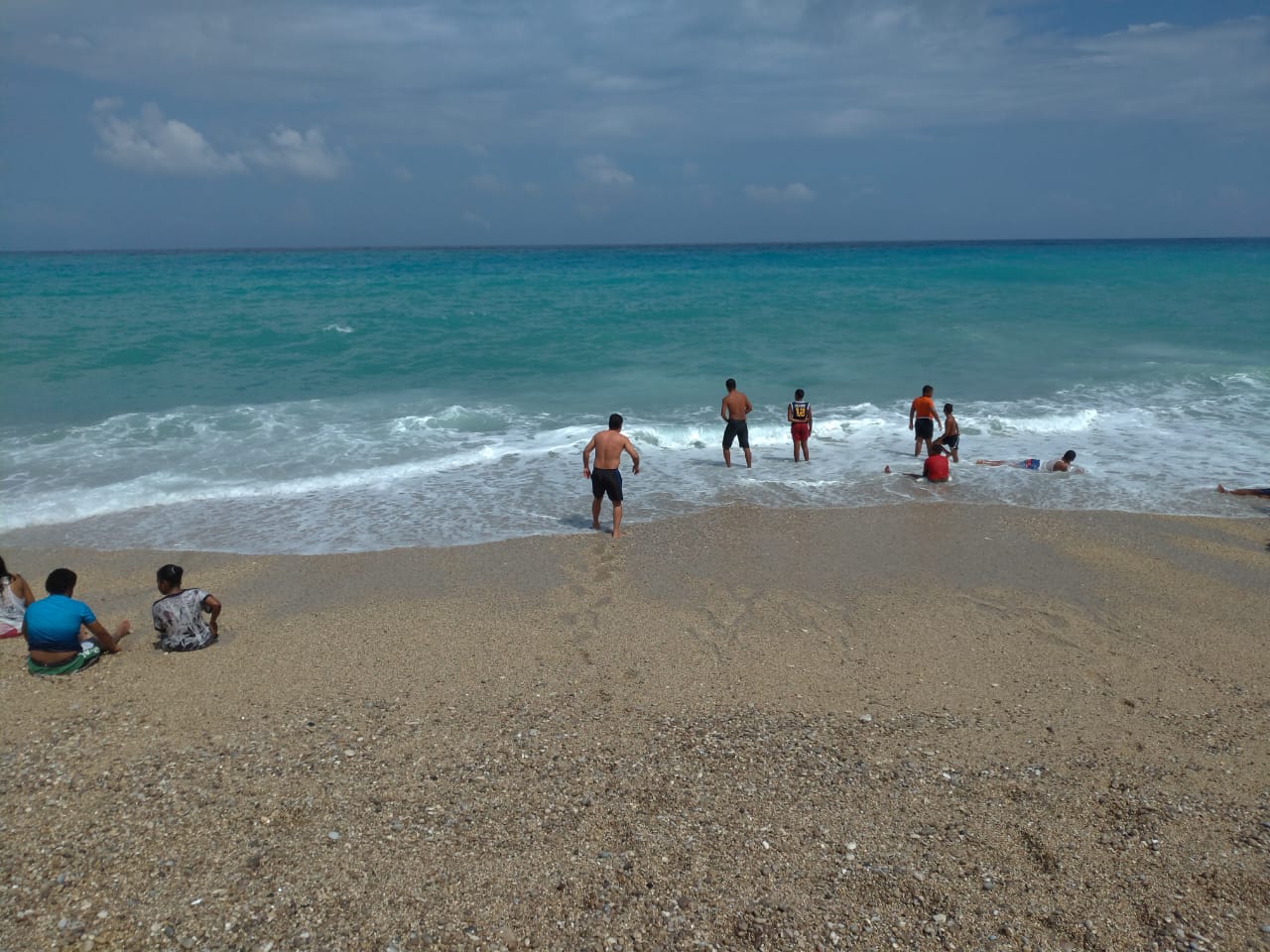 Foto de El Quemaito beach II apoiado por penhascos