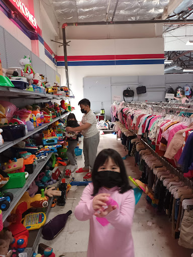 Thrift Store «Super Thrift Store», reviews and photos, 815 N Oxnard Blvd, Oxnard, CA 93030, USA