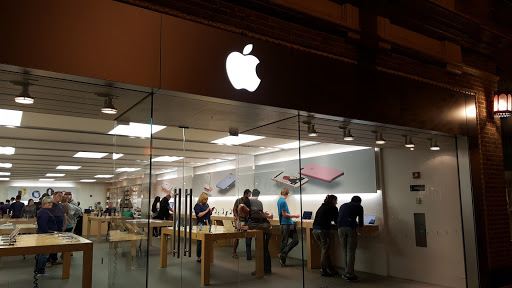 Computer Store «Apple Country Club Plaza», reviews and photos, 227 Nichols Rd, Kansas City, MO 64112, USA