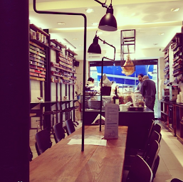 Photo n°36 de Pozzetto 2 à Paris ()