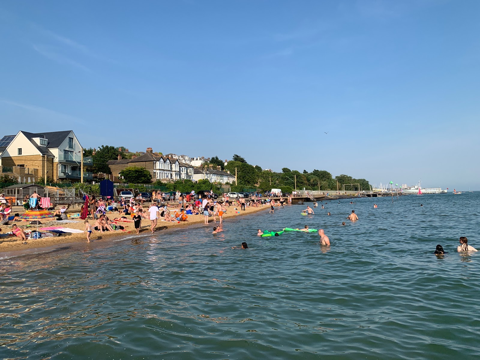 Foto af Bell Wharf beach med blåt rent vand overflade