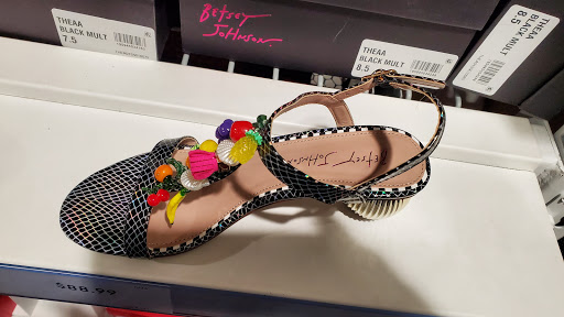 Shoe Store «DSW Designer Shoe Warehouse», reviews and photos, 2500 Central Park Ave, Yonkers, NY 10710, USA