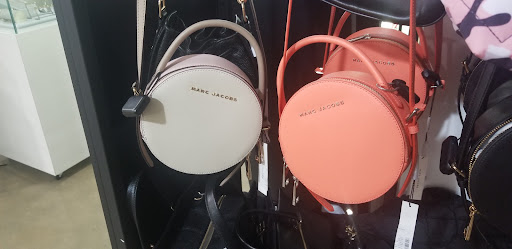 Department Store «Saks OFF 5TH», reviews and photos, 1650 Premium Outlet Blvd #1600, Aurora, IL 60502, USA