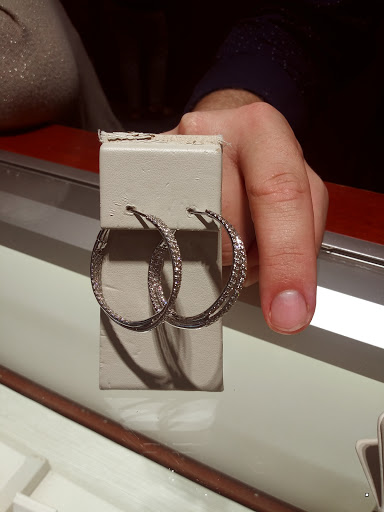 Jewelry Store «Zales», reviews and photos, 8001 S Orange Blossom Trail, Orlando, FL 32809, USA