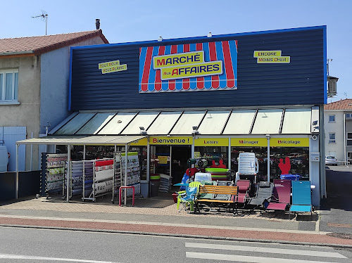 Le marché aux affaires à Bonson