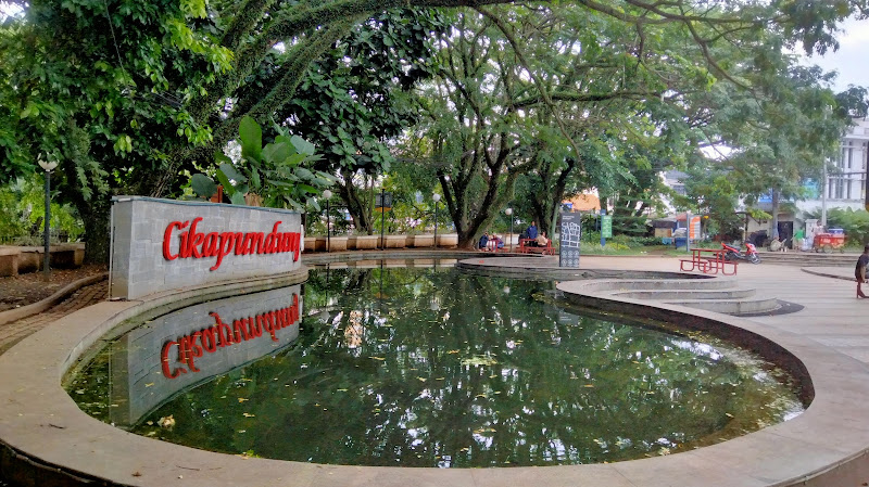 Plaza Cikapundung River Spot
