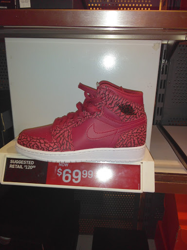 Clothing Store «Nike Factory Store», reviews and photos, 4101 S Carrollton Ave, New Orleans, LA 70119, USA