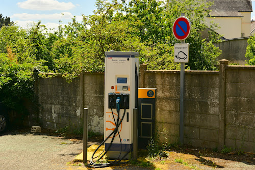 Borne de recharge de véhicules électriques Station de recharge Morbihan énergies Guémené-sur-Scorff