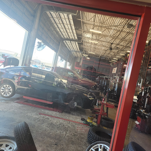 Tire Shop «Discount Tire Store - San Antonio, TX», reviews and photos, 1755 SW Loop 410, San Antonio, TX 78227, USA