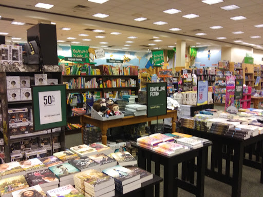 Book Store «Barnes & Noble», reviews and photos, 3651 Jefferson Davis Hwy, Alexandria, VA 22305, USA