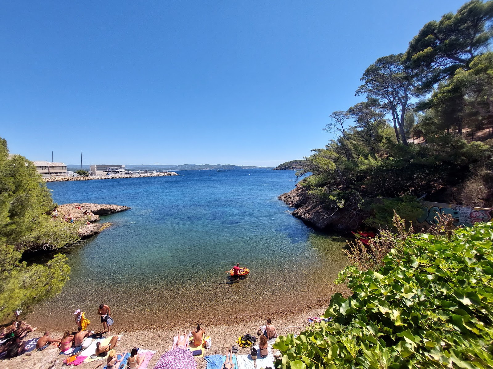 Foto di Plage Le Parc du Mugel con una superficie del piccoli ciottoli grigi