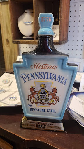 Shopping Mall «West End Garage, Cape May», reviews and photos, 484 W Perry St, Cape May, NJ 08204, USA