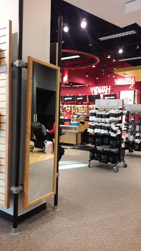 Shoe Store «Finish Line», reviews and photos, 801 Hawthorn Center, Vernon Hills, IL 60061, USA