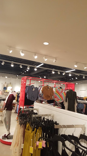 Clothing Store «F21 RED», reviews and photos, 2615 Medical Center Pkwy #2300, Murfreesboro, TN 37129, USA