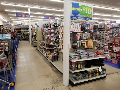 Hardware Store «Harbor Freight Tools», reviews and photos, 2658 Peters Creek Pkwy, Winston-Salem, NC 27127, USA