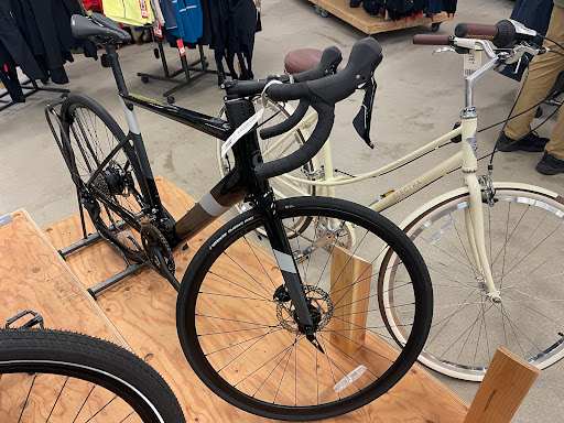 Camping Store «REI», reviews and photos, 17W160 W 22nd St, Oakbrook Terrace, IL 60181, USA