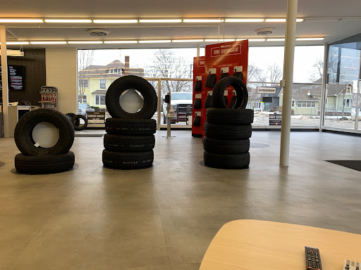 Tire Shop «Firestone Complete Auto Care», reviews and photos, 249 N 10th St, Noblesville, IN 46060, USA