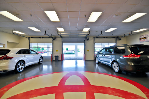 Toyota Dealer «Kings Toyota - New Cars, Indoor Showroom», reviews and photos, 4700 Fields Ertel Rd, Cincinnati, OH 45249, USA