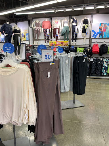Clothing Store «Old Navy», reviews and photos, 634 Spectrum Center Dr, Irvine, CA 92618, USA