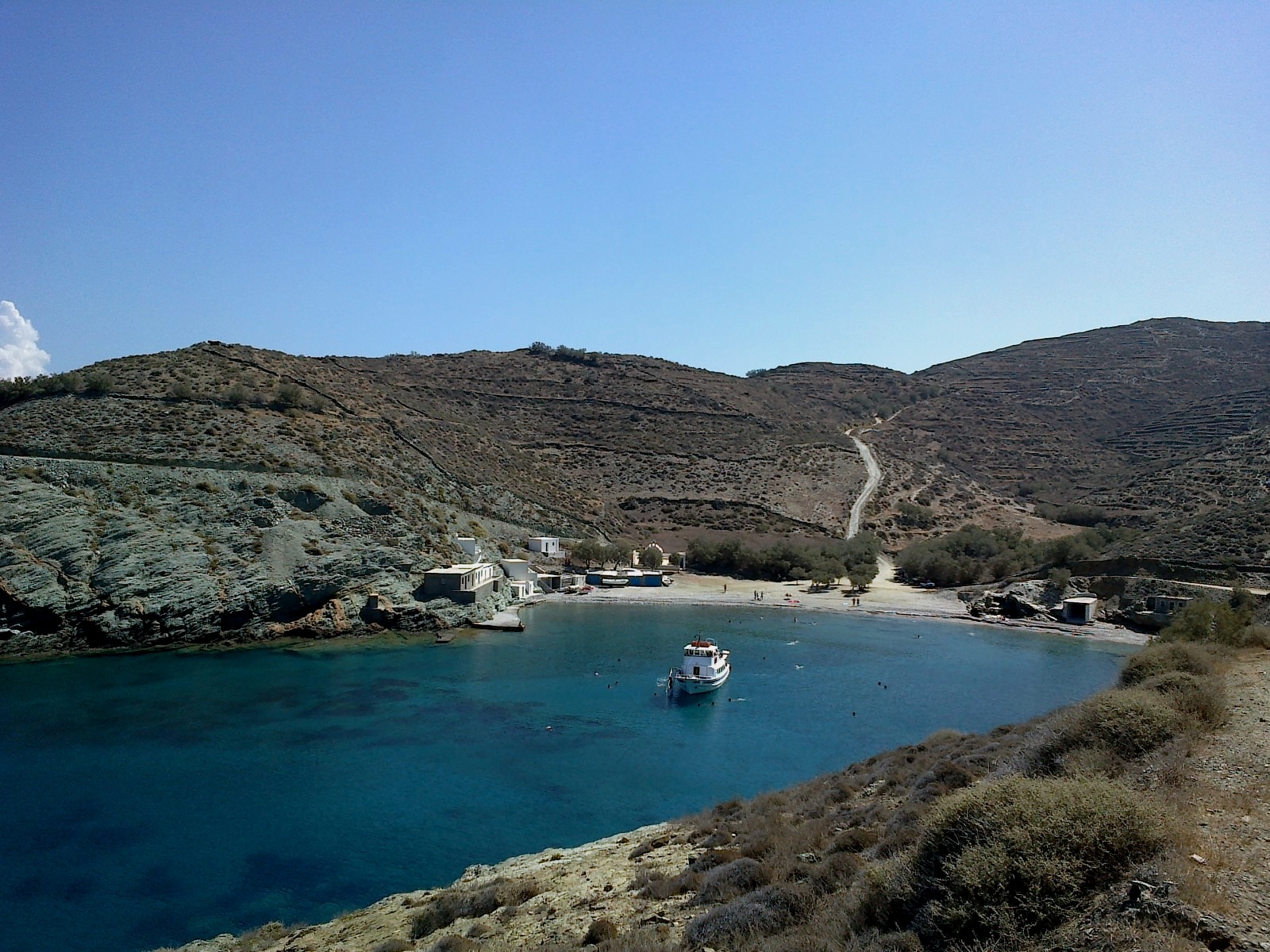 Foto van Agios Georgios met turquoise puur water oppervlakte