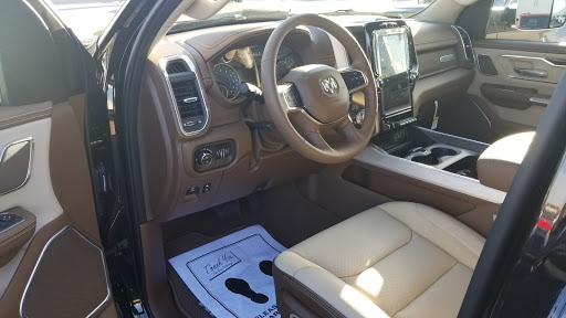 Car Dealer «Northland Chrysler Jeep Dodge RAM», reviews and photos, 14100 W 8 Mile Rd, Oak Park, MI 48237, USA