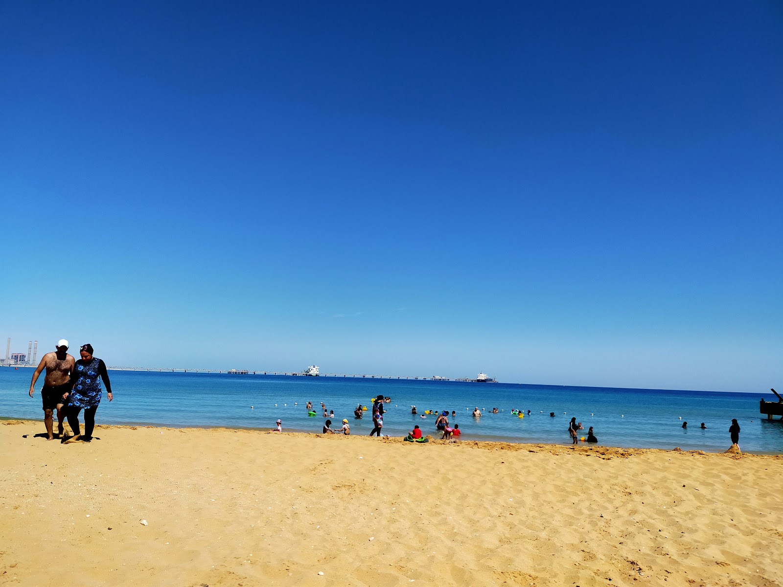 Fotografija Sokhna Beach podprto z obalami