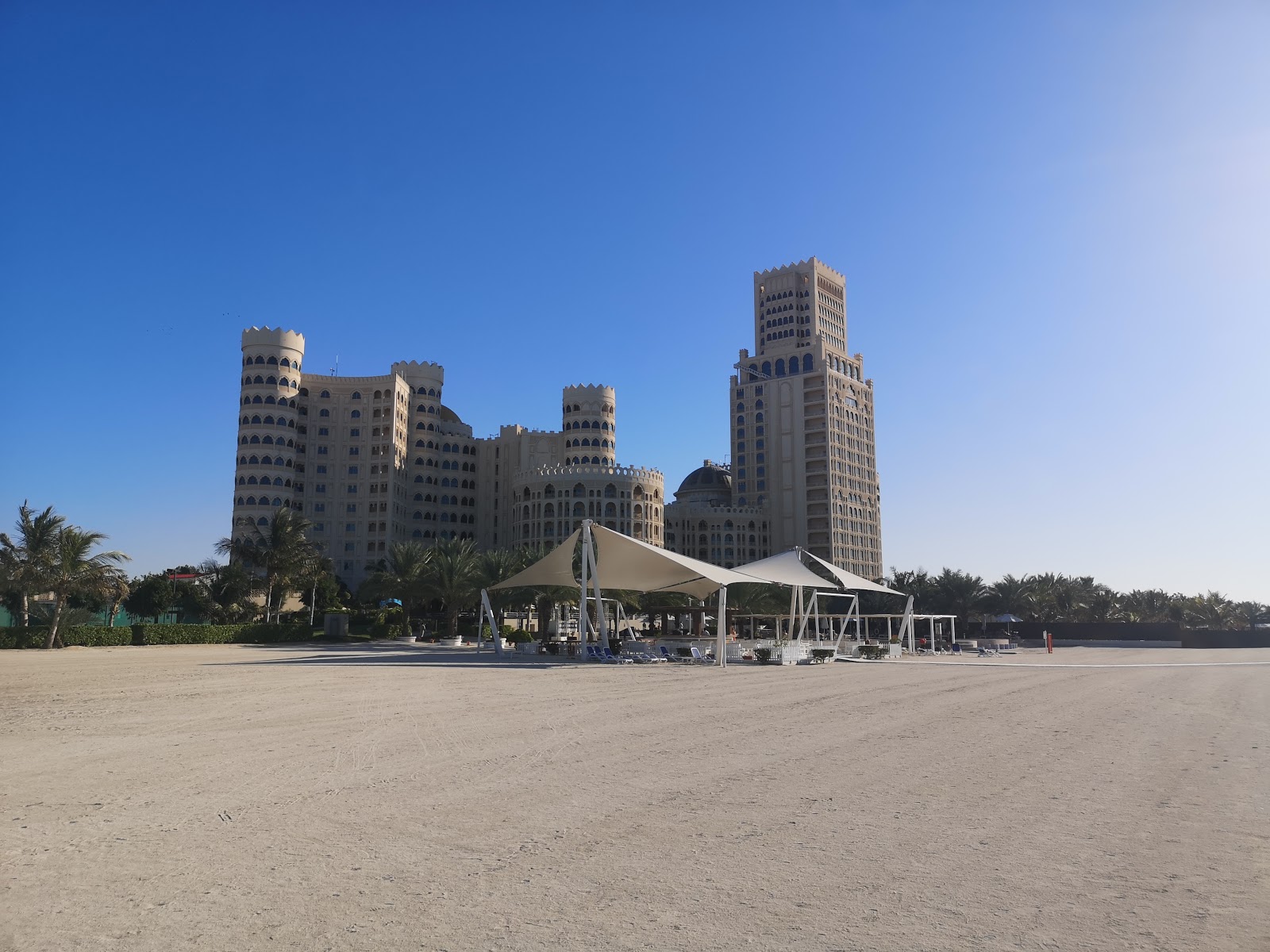 Zdjęcie Al Hamra beach z poziomem czystości wysoki