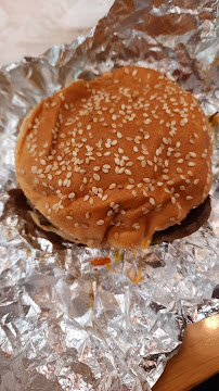 Cheeseburger du Restaurant de hamburgers Five Guys - Aix-en-Provence - n°16