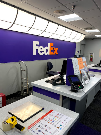Shipping and Mailing Service «FedEx Ship Center», reviews and photos, 10781 Coursey Blvd, Baton Rouge, LA 70816, USA