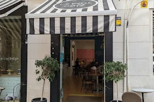 Le Petit Café image
