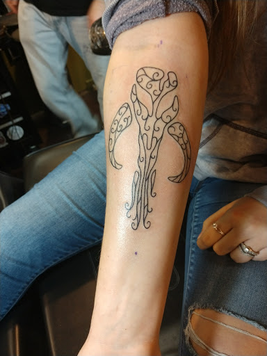 Tattoo Shop «Idle Hands Tattoo & Piercing», reviews and photos, 929 W Douglas Ave, Wichita, KS 67213, USA