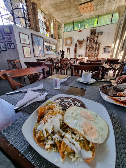 Plutarcos Restaurante - Melchor Ocampo 103, colonia Centro, 79900 Xilitla, S.L.P., Mexico