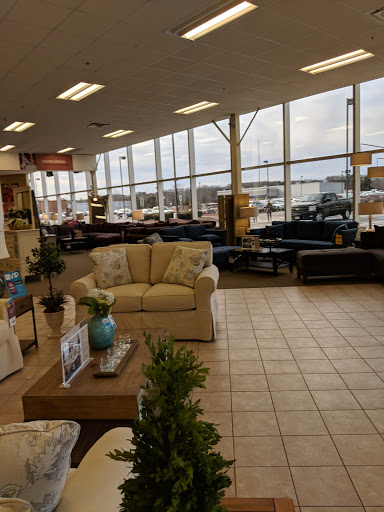 Furniture Store «Raymour & Flanigan Furniture and Mattress Store», reviews and photos, 100 Highland Ave, Seekonk, MA 02771, USA