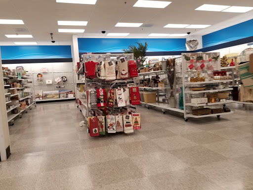 Clothing Store «Ross Dress for Less», reviews and photos, 1050 Mt Prospect Plaza, Mt Prospect, IL 60056, USA