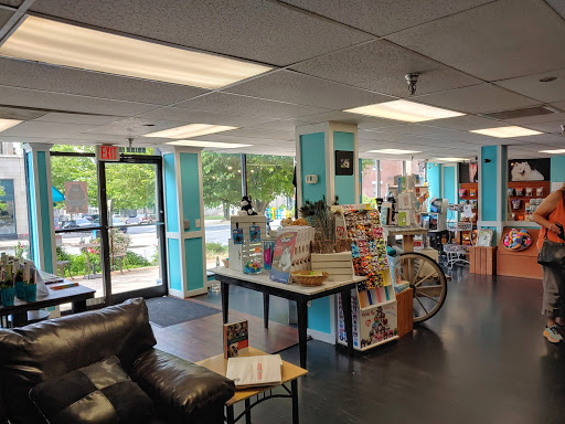 Dog Trainer «Dog Door Behavior Center and Outfitters», reviews and photos, 1 Battle Square A, Asheville, NC 28801, USA