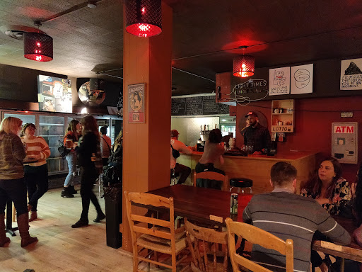 Bar «Crown Liquors», reviews and photos, 2821 N Milwaukee Ave, Chicago, IL 60618, USA