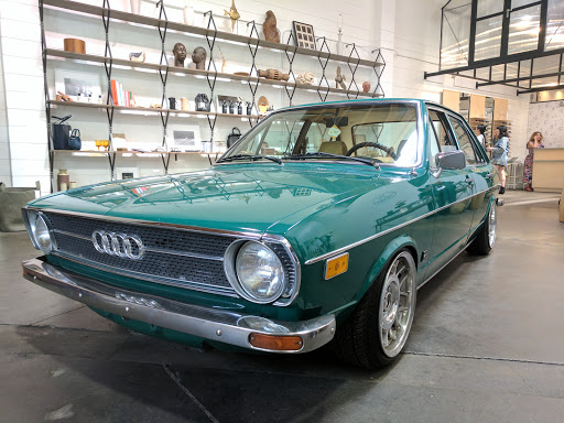 Warby Parker at Alchemy Works, 826 E 3rd St, Los Angeles, CA 90013, USA, 