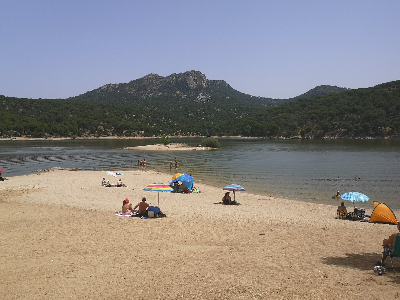 Playa de la Virgen de la Nueva'in fotoğrafı - rahatlamayı sevenler arasında popüler bir yer